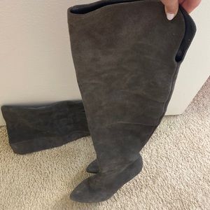 Dark Gray boot, let me know if you want it